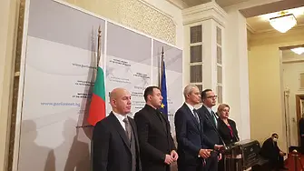 "Възраждане", ГЕРБ и ИТН внесоха жалба в Конституционния съд срещу зеления сертификат
