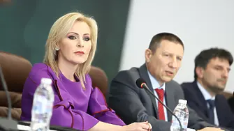 „Детето ми стана жертва на педофили“: Седем опасности при публикуване на снимки на децата ви в социалните мрежи