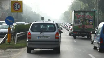 ЕС смекчава мерките срещу автомобилното замърсяване заради лобизъм?