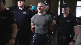 Нови хулигански прояви на Васил Михайлов: Нарисувал свастика в килията си (снимки)