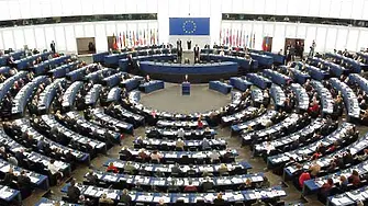 Евакуираха депутатите от Европарламента заради протест на кюрди в залата (видео и снимки)