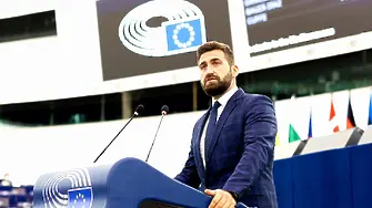 ЕС смекчава мерките срещу автомобилното замърсяване заради лобизъм?