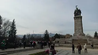 Трайков поиска да се премахнат палатките на Манолова пред Паметника на Съветската армия