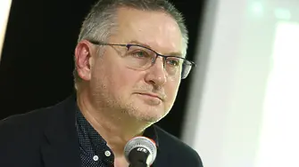 „Съсипаха я тая държава, но да живее България“: Есе на Иван Ланджев, прочетено от Захари Бахаров, взриви мрежата (видео)