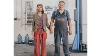 „Чакащи артисти“: Фотографията, която провокира спомена