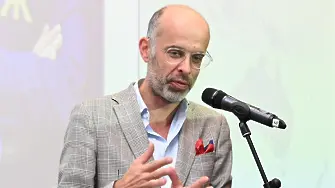 Ниски заплати, токсична среда, корупция и рекет: Българските журналисти все по-често бягат към рекламата и пиара