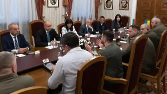 Когато случайни хора попадат в политиката: казусът Радев