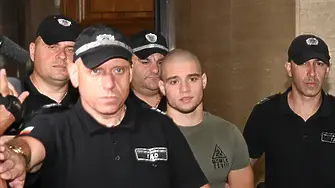 Нови хулигански прояви на Васил Михайлов: Нарисувал свастика в килията си (снимки)