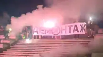 Четирима задържани за нападението над Паметника на Съветската армия