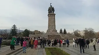 Започна демонтажът и консервацията на паметника на Съветската армия