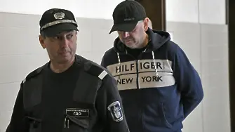 Животът на жената, простреляна с Алексей Петров, е вън от опасност