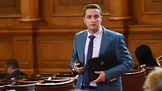 Депутатите обсъждат дали да излязат във ваканция преди местните избори