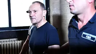 НАП вдигна запори за близо 50 млн. лева от фирми на Божков