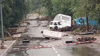 ”Едва се спасих”: Потопът в Царево от първо лице