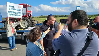 Земеделците блокираха над 40 важни пътни точки в цялата страна (обзор)