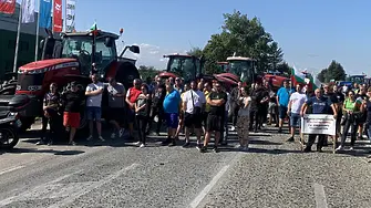 Земеделците блокираха над 40 важни пътни точки в цялата страна (обзор)
