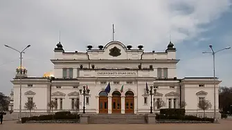 „Възраждане“, БСП, ИТН и Радостин Василев внесоха подписи за вот на недоверие към кабинета