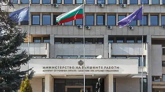 „Тате, простреляха ме“: Баща спасява дъщеря си, която не е виждал от шест години
