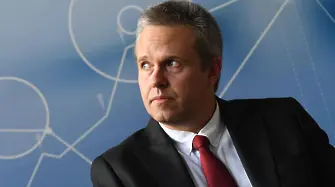Денков: Няма опасност машинният вот да бъде манипулиран