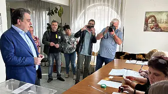 Асен Василев получи отказ да гласува в Хасково