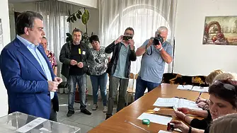 Асен Василев получи отказ да гласува в Хасково
