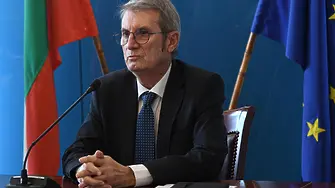 Акад. Денков: Антибиотиците ще се изписват и на хартиени рецепти до края на март 2024 г.