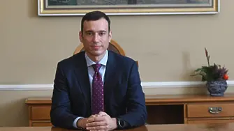 Даниел Митов: Асен Василев харчи безразборно, за да изглежда добър, а Денков бяга от отговорност