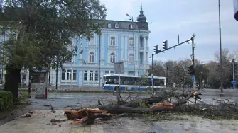 Пет училища във Варна ще бъдат затворени в понеделник заради потенциална опасност