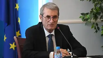 Кремена Кунева и Ани Стоянова по Дарик: 385 000 лева са изплатени на 7 души за година в компанията за детската болница, без да е свършено нещо