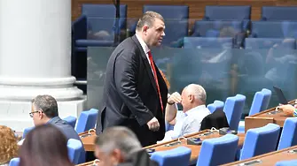 Нинова: Работата на НС се блокира, защото ГЕРБ-СДС, ДПС и ПП-ДБ се договарят за постове и пари