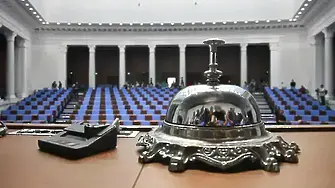 ИТН и “Възраждане” напуснаха пленарната зала заради “антиконституционен башибозук”