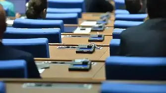 ИТН и “Възраждане” напуснаха пленарната зала заради “антиконституционен башибозук”