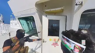 Обмислят освобождаване на българските моряци от кораба „Галакси лийдър”