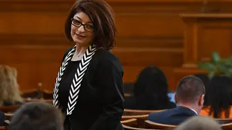Атанасова и Белазелков полагат клетва в Конституционен съд днес