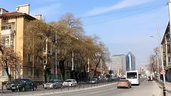 Монтират нови оградни пана на бул. „Цар Борис III Обединител“