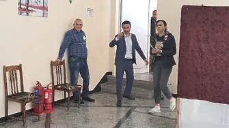 “Много внимавай”: Кметът на Никола Козлево заплаши журналистка, отразяваща изборни нарушения в Делиормана