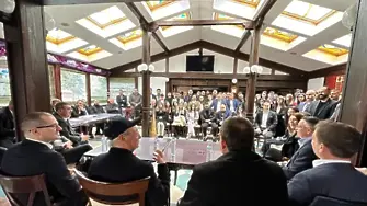 ДПС-ДПС пусна видео във „Фейсбук“ от срещата в сараите в Бояна