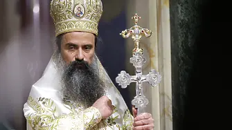 Хиляди се поклониха пред Христовата плащаница в храмовете в страната