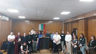 Ученици от Професионалната гимназия по туризъм бяха гости в Денят на отворените врати, организиран от Районен съд и Районна прокуратура в Кюстендил