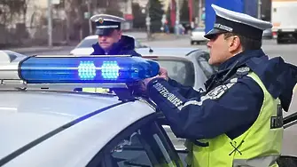 Допълнителни екипи на „Пътна полиция“ следят за нарушения през почивните дни