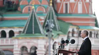 Кои лидери застанаха до Путин на Червения площад за 9 май?