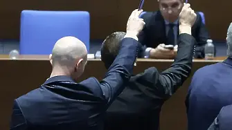 „Алфа Рисърч“: ДПС на Пеевски гони второто място