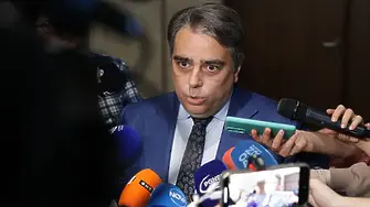 Асен Василев обяви, че се отказва от имунитета си
