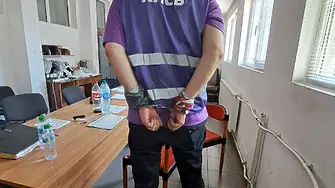 Протестът на горските приключи с обещание за по-високи заплати, полиция отведе вицепрезидента на КНСБ