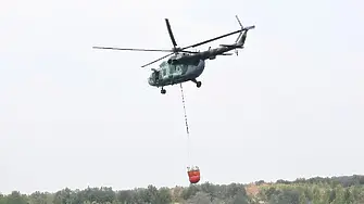 Военен хеликоптер „Кугър” се включи в гасенето на пожара в Рила