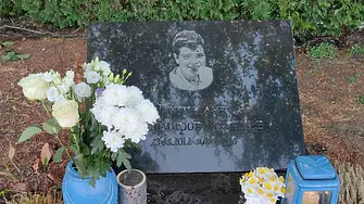 В Русе почетоха паметта на 11-годишния Венци, загинал от мълния на стадиона