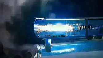 Автобус удари пътен знак, той падна върху количка с дете във Велико Търново
