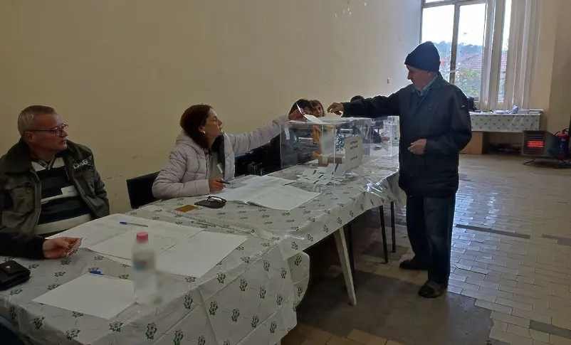 Близо 50 на сто вече избраха своя кмет на Черногорово