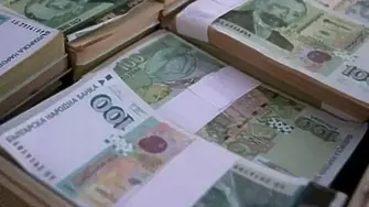 Банките се препълниха с левове