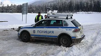 Издирват двама във връзка с тройното убийство край Петрохан